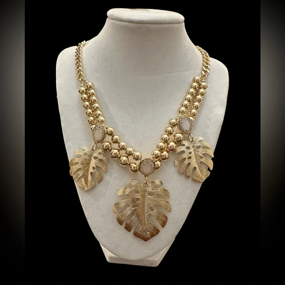 RARE‎ LILLY PULITZER BANANA LEAF NECKLACE NWT